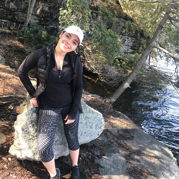 Meet your Posher, Julina - Picture 1 of 1